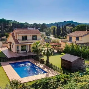 luxury-villa-near-the-sea.topcostabravahotels.com/
